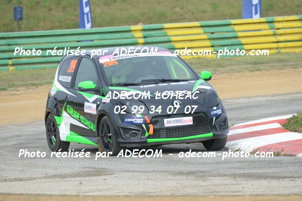 http://v2.adecom-photo.com/images//1.RALLYCROSS/2019/RALLYCROSS_CHATEAUROUX_2019/TWINGO/MOEAU_Matthieu/38A_1107.JPG