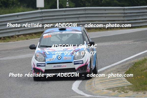 http://v2.adecom-photo.com/images//1.RALLYCROSS/2019/RALLYCROSS_ESSAY_2019/TWINGO/CHRETIEN_Constance/40A_3644.JPG