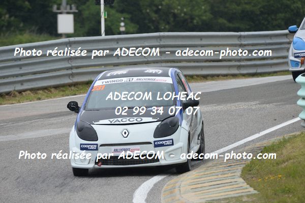 http://v2.adecom-photo.com/images//1.RALLYCROSS/2019/RALLYCROSS_ESSAY_2019/TWINGO/DELAUNAY_Olympe/40A_3610.JPG