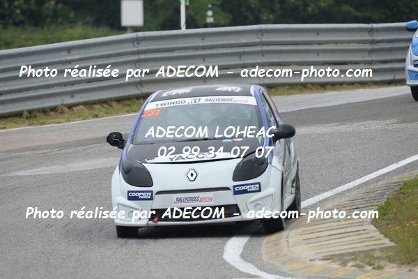 http://v2.adecom-photo.com/images//1.RALLYCROSS/2019/RALLYCROSS_ESSAY_2019/TWINGO/DELAUNAY_Olympe/40A_3611.JPG