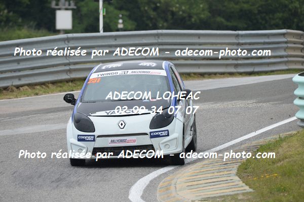 http://v2.adecom-photo.com/images//1.RALLYCROSS/2019/RALLYCROSS_ESSAY_2019/TWINGO/DELAUNAY_Olympe/40A_3619.JPG