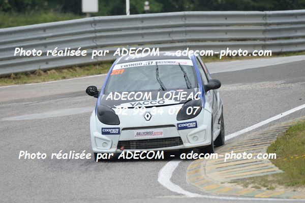 http://v2.adecom-photo.com/images//1.RALLYCROSS/2019/RALLYCROSS_ESSAY_2019/TWINGO/DELAUNAY_Olympe/40A_3625.JPG