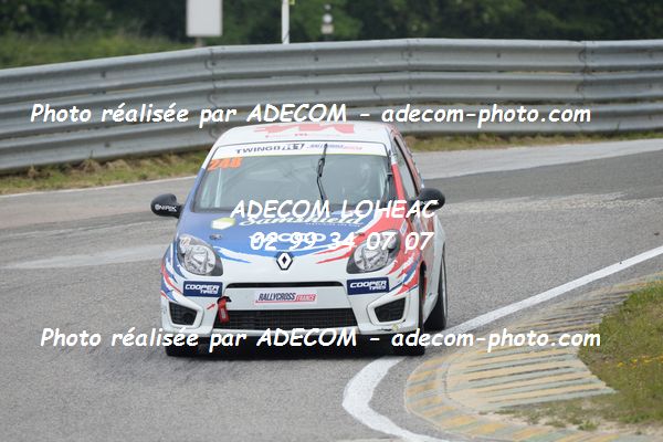 http://v2.adecom-photo.com/images//1.RALLYCROSS/2019/RALLYCROSS_ESSAY_2019/TWINGO/MALOIGNE_Edgar/40A_3617.JPG