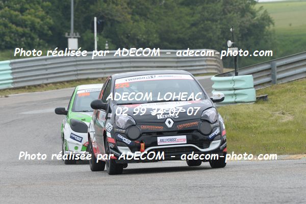 http://v2.adecom-photo.com/images//1.RALLYCROSS/2019/RALLYCROSS_ESSAY_2019/TWINGO/MASSELIN_Romain/40A_3755.JPG