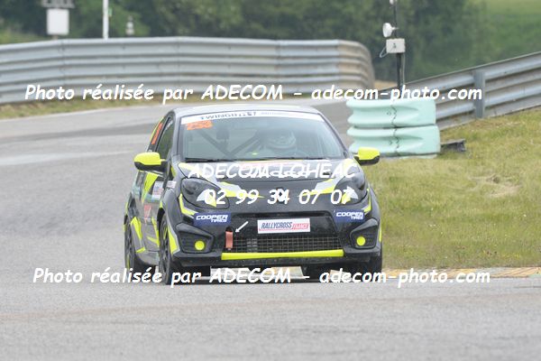 http://v2.adecom-photo.com/images//1.RALLYCROSS/2019/RALLYCROSS_ESSAY_2019/TWINGO/MORIN_Maxime/40A_3671.JPG