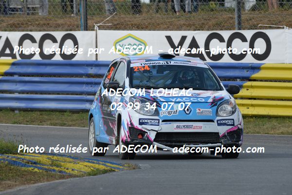 http://v2.adecom-photo.com/images//1.RALLYCROSS/2019/RALLYCROSS_KERLABO_2019/TWINGO_CUP/CHRETIEN_Constance/57A_3564.JPG