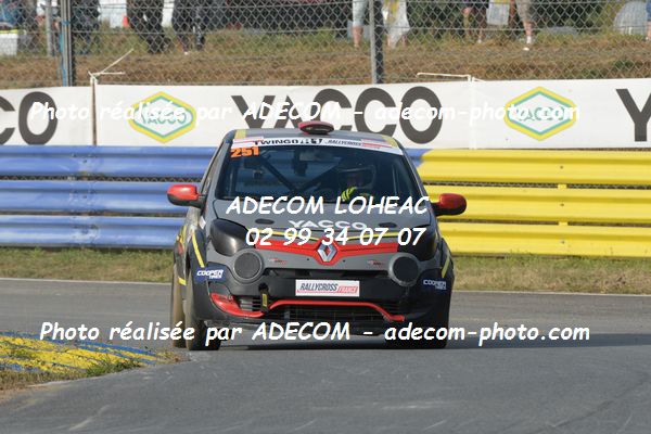 http://v2.adecom-photo.com/images//1.RALLYCROSS/2019/RALLYCROSS_KERLABO_2019/TWINGO_CUP/CUSIMANO_Alain/57A_2984.JPG