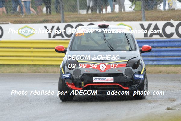 http://v2.adecom-photo.com/images//1.RALLYCROSS/2019/RALLYCROSS_KERLABO_2019/TWINGO_CUP/CUSIMANO_Alain/57A_4371.JPG