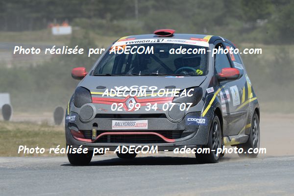 http://v2.adecom-photo.com/images//1.RALLYCROSS/2019/RALLYCROSS_LAVARE_2019/TWINGO/CUSIMANO_Alain/52A_9722.JPG