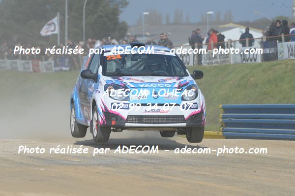 http://v2.adecom-photo.com/images//1.RALLYCROSS/2019/RALLYCROSS_LESSAY_2019/TWINGO/CHRETIEN_Constance/33A_0840.JPG