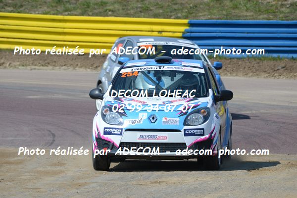 http://v2.adecom-photo.com/images//1.RALLYCROSS/2019/RALLYCROSS_LESSAY_2019/TWINGO/CHRETIEN_Constance/33A_1522.JPG