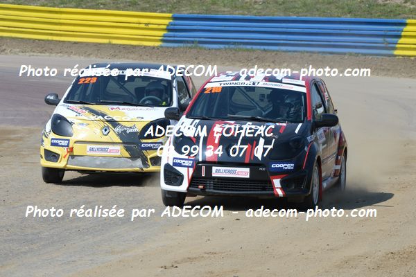 http://v2.adecom-photo.com/images//1.RALLYCROSS/2019/RALLYCROSS_LESSAY_2019/TWINGO/DUFAS_Bryan/33A_1452.JPG