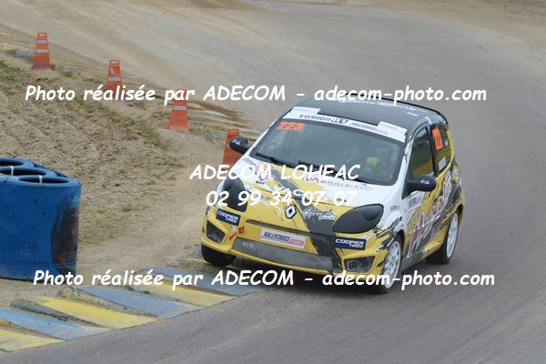 http://v2.adecom-photo.com/images//1.RALLYCROSS/2019/RALLYCROSS_LESSAY_2019/TWINGO/DUFAS_Dylan/33A_3725.JPG