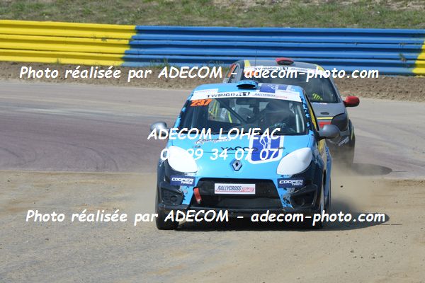 http://v2.adecom-photo.com/images//1.RALLYCROSS/2019/RALLYCROSS_LESSAY_2019/TWINGO/LEGAILLARD_Quentin/33A_1476.JPG