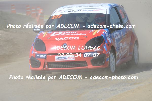 http://v2.adecom-photo.com/images//1.RALLYCROSS/2019/RALLYCROSS_LESSAY_2019/TWINGO/LE_BOUDOUIL_Arthur/33A_1488.JPG