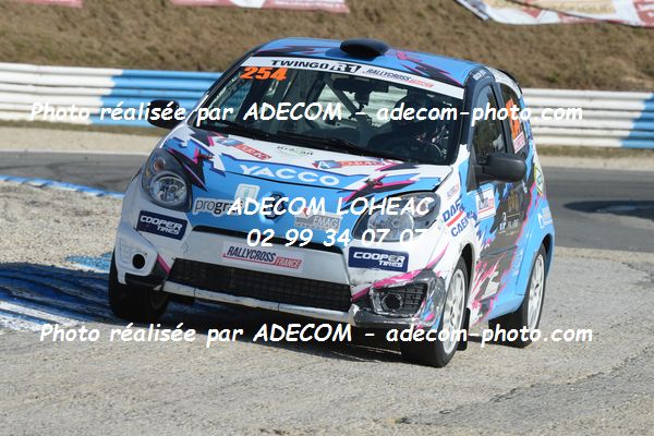 http://v2.adecom-photo.com/images//1.RALLYCROSS/2019/RALLYCROSS_MAYENNE_2019/TWINGO/CHRETIEN_Constance/65A_1062.JPG