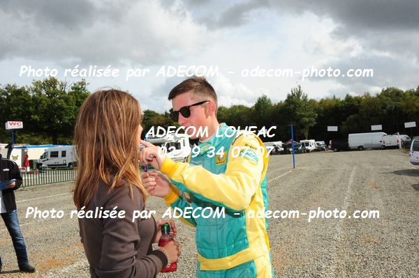 http://v2.adecom-photo.com/images//1.RALLYCROSS/2019/RALLYCROSS_MAYENNE_2019/TWINGO/CHRETIEN_Constance/65E_6001.JPG