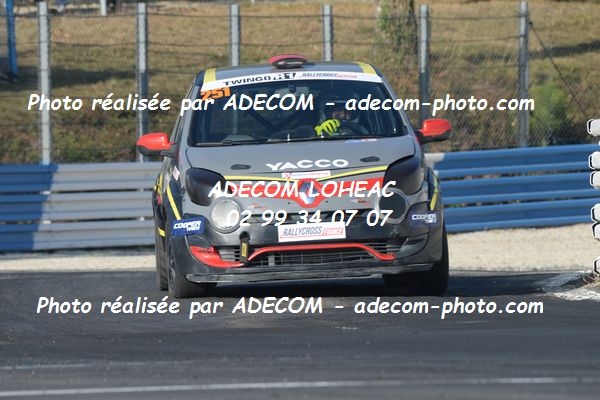 http://v2.adecom-photo.com/images//1.RALLYCROSS/2019/RALLYCROSS_MAYENNE_2019/TWINGO/CUSIMANO_Alain/65A_0615.JPG