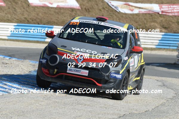 http://v2.adecom-photo.com/images//1.RALLYCROSS/2019/RALLYCROSS_MAYENNE_2019/TWINGO/CUSIMANO_Alain/65A_1135.JPG