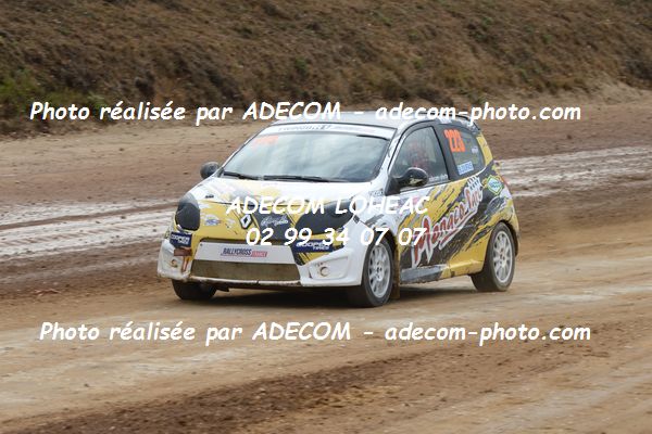 http://v2.adecom-photo.com/images//1.RALLYCROSS/2019/RALLYCROSS_MAYENNE_2019/TWINGO/DUFAS_Bryan/65A_3823.JPG