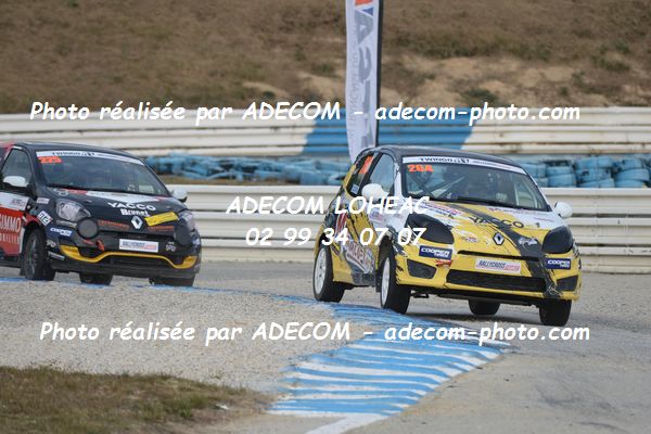 http://v2.adecom-photo.com/images//1.RALLYCROSS/2019/RALLYCROSS_MAYENNE_2019/TWINGO/DUFAS_Dylan/65A_2434.JPG