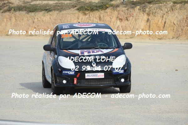 http://v2.adecom-photo.com/images//1.RALLYCROSS/2019/RALLYCROSS_MAYENNE_2019/TWINGO/GARRY_Damien/65A_2309.JPG