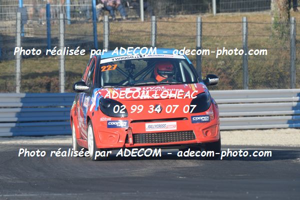 http://v2.adecom-photo.com/images//1.RALLYCROSS/2019/RALLYCROSS_MAYENNE_2019/TWINGO/LE_BOUDOUIL_Arthur/65A_0505.JPG