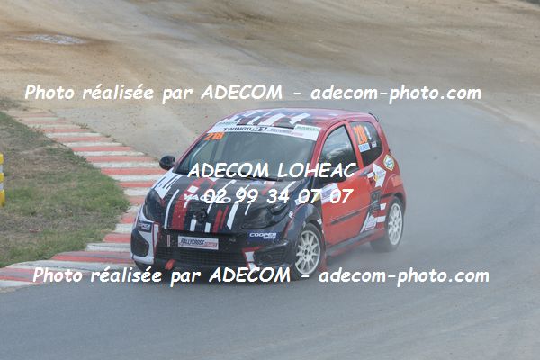 http://v2.adecom-photo.com/images//1.RALLYCROSS/2019/RALLYCROSS_PONT_DE_RUAN_2019/TWINGO/ENOU_Mathieu/63A_3919.JPG