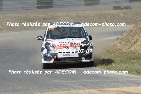 http://v2.adecom-photo.com/images//1.RALLYCROSS/2019/RALLYCROSS_PONT_DE_RUAN_2019/TWINGO/POTTIER_Alizee/63A_5436.JPG