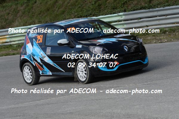 http://v2.adecom-photo.com/images//1.RALLYCROSS/2020/RALLYCROSS_ESSAY_2020/TWINGO/MOREL_Marie/14A_9258.JPG