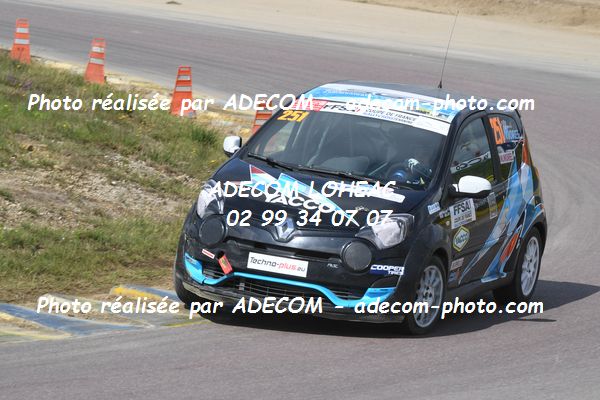 http://v2.adecom-photo.com/images//1.RALLYCROSS/2021/RALLYCROSS_LESSAY_2021/COUPE_FEMININE/MOREL_Marie/32A_2854.JPG