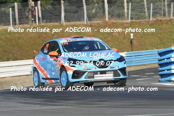 http://v2.adecom-photo.com/images//1.RALLYCROSS/2021/RALLYCROSS_MAYENNE_2021/COUPE_CLIO/LUMET_Valentin/45A_0287.JPG