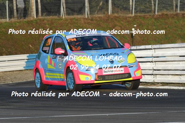 http://v2.adecom-photo.com/images//1.RALLYCROSS/2021/RALLYCROSS_MAYENNE_2021/COUPE_FEMININE_FFSA/MOLIEXE_Amelie/45A_0184.JPG