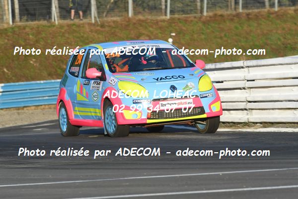 http://v2.adecom-photo.com/images//1.RALLYCROSS/2021/RALLYCROSS_MAYENNE_2021/COUPE_FEMININE_FFSA/MOLIEXE_Amelie/45A_0199.JPG