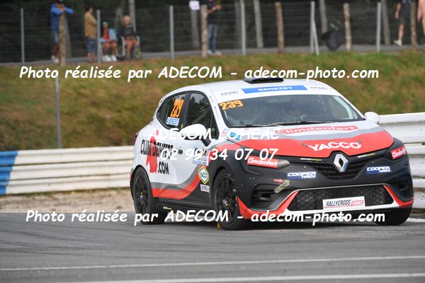 http://v2.adecom-photo.com/images//1.RALLYCROSS/2023/22_RALLYCROSS_MAYENNE_2023/CLIO/BENEZET_Andrea/59A_1497.JPG