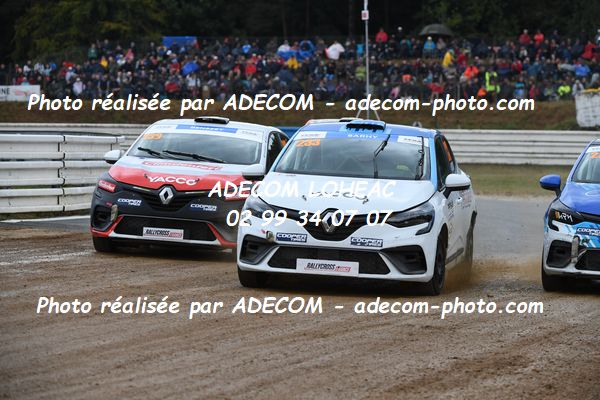 http://v2.adecom-photo.com/images//1.RALLYCROSS/2023/22_RALLYCROSS_MAYENNE_2023/CLIO/BENEZET_Andrea/59A_4286.JPG