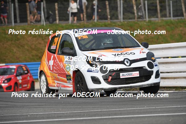 http://v2.adecom-photo.com/images//1.RALLYCROSS/2023/22_RALLYCROSS_MAYENNE_2023/TWINGO/CAVADINI_Ilona/59A_1412.JPG