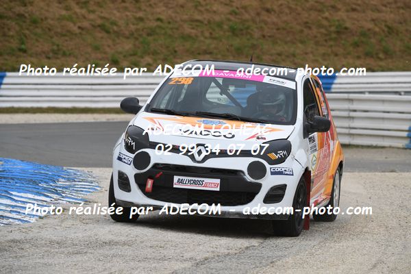 http://v2.adecom-photo.com/images//1.RALLYCROSS/2023/22_RALLYCROSS_MAYENNE_2023/TWINGO/CAVADINI_Ilona/59A_2986.JPG