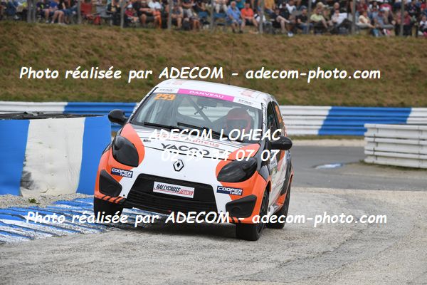 http://v2.adecom-photo.com/images//1.RALLYCROSS/2023/22_RALLYCROSS_MAYENNE_2023/TWINGO/DANVEAU_Chloe/59A_2929.JPG