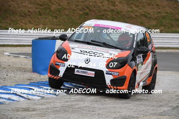 http://v2.adecom-photo.com/images//1.RALLYCROSS/2023/22_RALLYCROSS_MAYENNE_2023/TWINGO/DANVEAU_Chloe/59A_2932.JPG