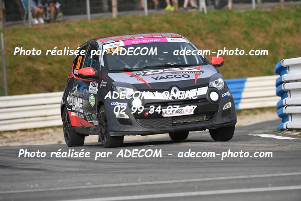http://v2.adecom-photo.com/images//1.RALLYCROSS/2023/22_RALLYCROSS_MAYENNE_2023/TWINGO/DELAUNAY_Audrey/59A_1276.JPG