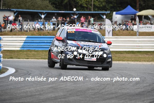 http://v2.adecom-photo.com/images//1.RALLYCROSS/2023/22_RALLYCROSS_MAYENNE_2023/TWINGO/DELAUNAY_Audrey/59A_2061.JPG