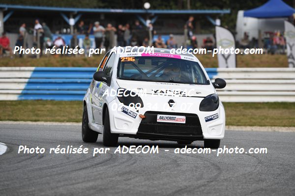 http://v2.adecom-photo.com/images//1.RALLYCROSS/2023/22_RALLYCROSS_MAYENNE_2023/TWINGO/JOUBIOUX_Auriane/59A_2137.JPG