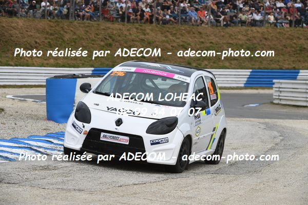 http://v2.adecom-photo.com/images//1.RALLYCROSS/2023/22_RALLYCROSS_MAYENNE_2023/TWINGO/JOUBIOUX_Auriane/59A_3021.JPG