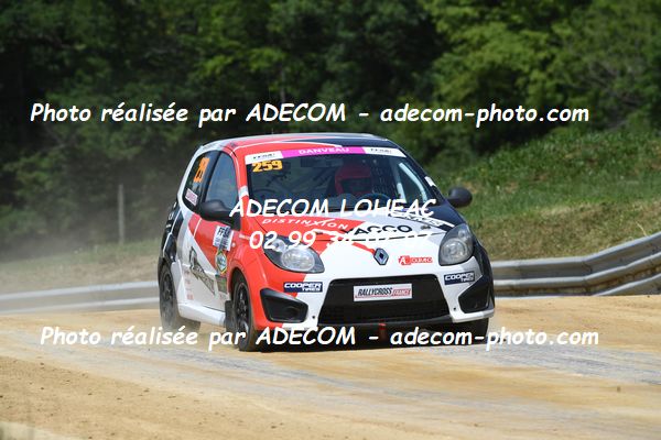 http://v2.adecom-photo.com/images//1.RALLYCROSS/2023/8_RALLYCROSS_FALEYRAS_2023/TWINGO/DANVEAU_Chloe/33A_8110.JPG