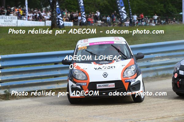 http://v2.adecom-photo.com/images//1.RALLYCROSS/2024/RALLYCROSS_FALEYRAS_2024/FEMININE_FFSA_TWINGO/DANVEAU_Chloe/96A_3961.JPG