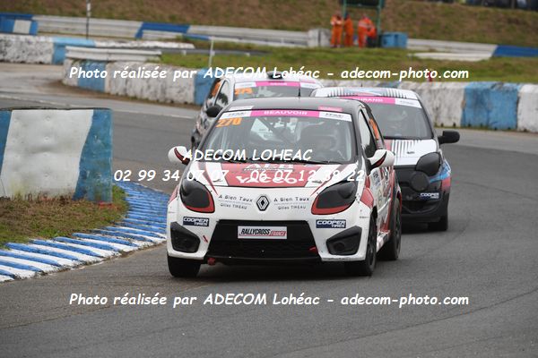 http://v2.adecom-photo.com/images//1.RALLYCROSS/2024/RALYYCROSS_MAYENNE_2024/FEMININE_FFSA_TWINGO/BEAUVOIR_Lorine/18A_7673.JPG