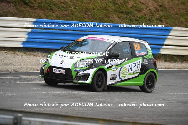 http://v2.adecom-photo.com/images//1.RALLYCROSS/2024/RALYYCROSS_MAYENNE_2024/FEMININE_FFSA_TWINGO/CARADEUX_Maeva/18A_7762.JPG