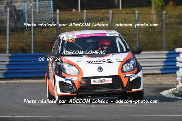 http://v2.adecom-photo.com/images//1.RALLYCROSS/2024/RALYYCROSS_MAYENNE_2024/FEMININE_FFSA_TWINGO/DANVEAU_Chloe/18A_6027.JPG