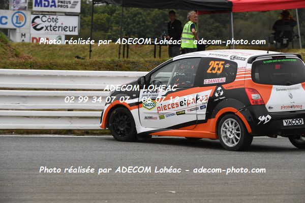 http://v2.adecom-photo.com/images//1.RALLYCROSS/2024/RALYYCROSS_MAYENNE_2024/FEMININE_FFSA_TWINGO/DANVEAU_Chloe/18A_7207.JPG